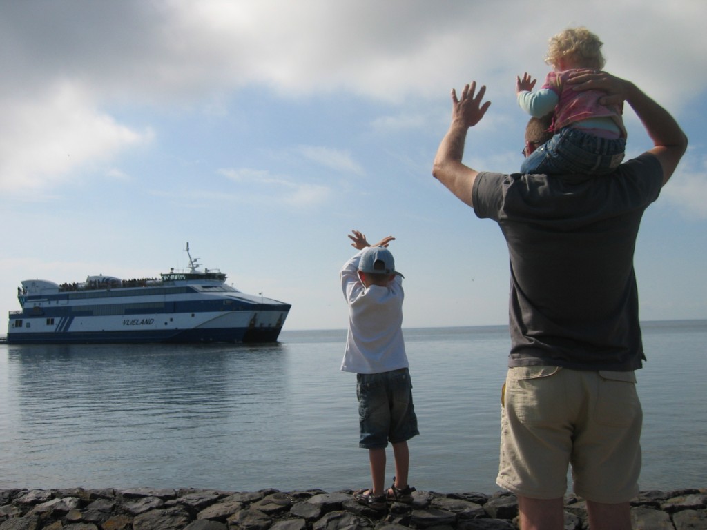 zwaaien naar de boot